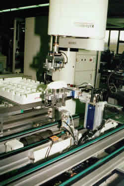 Applikation Qualtitätsüberwachung bei der Fieberthermometermontage vom Hersteller Pepperl+Fuchs